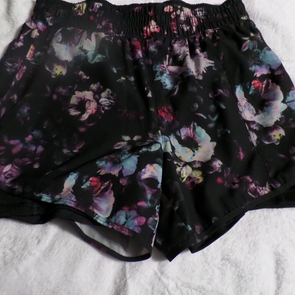 Aviva Floral Print Bike Shorts – Size: Medium   (0071)